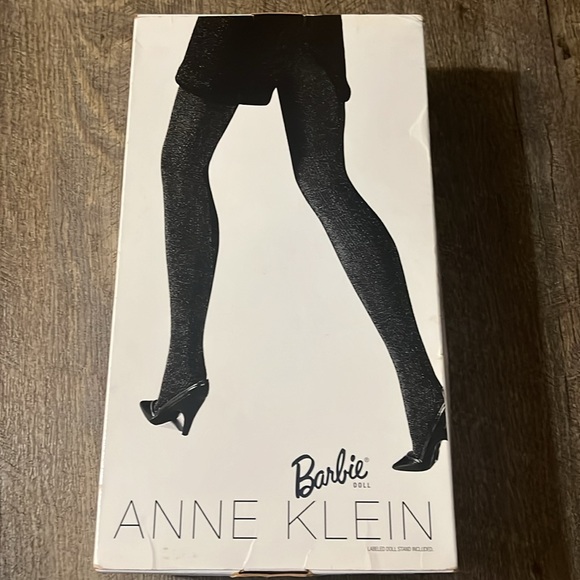 ANNE KLEIN BARBIE COLLECTIBLE 1997 - Picture 5 of 5
